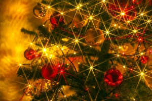 sparkly-christmas-tree-1327968-m